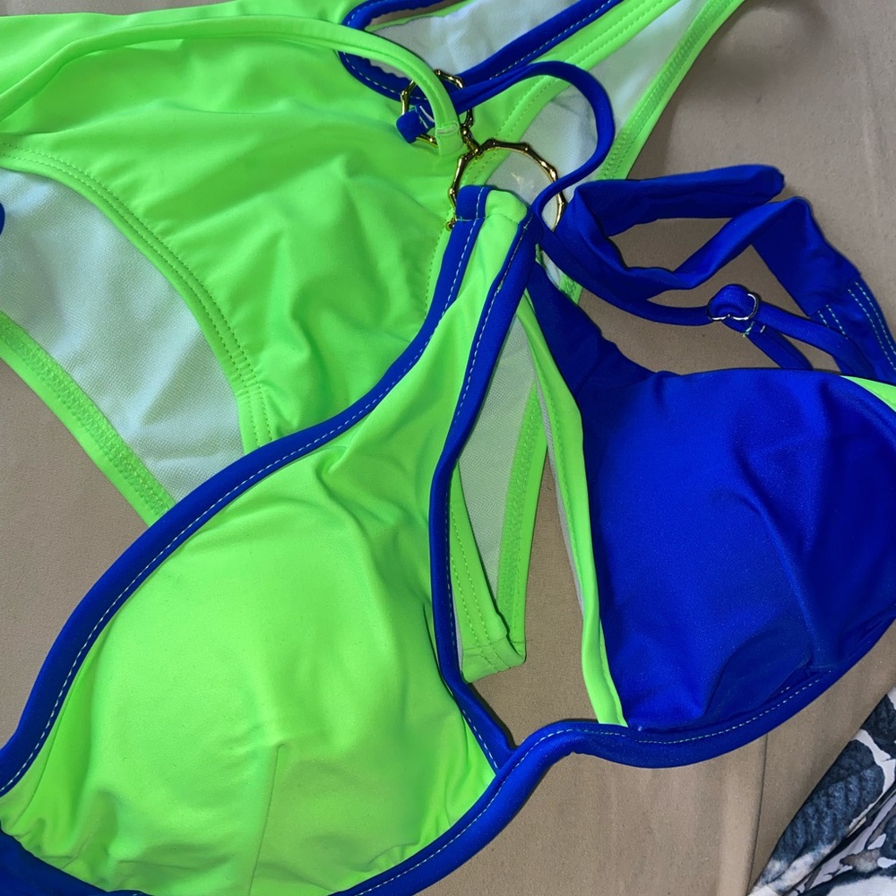 🔥Two Toned Asymmetrical Ring Linked One Shoulder Underwire Bikini Swimsuit🔥 - Picture 8 of 11